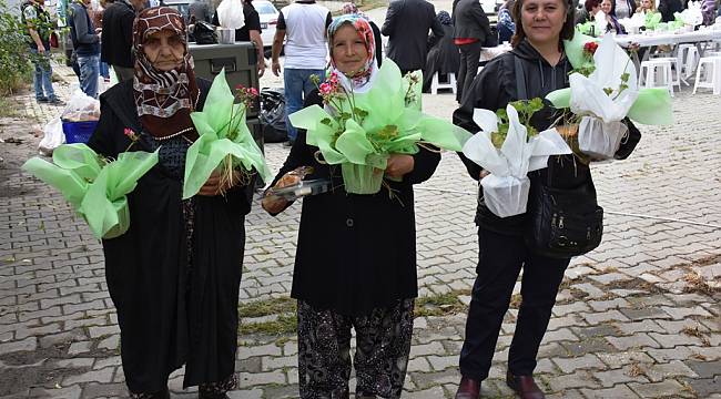 Süleymanpaşa Belediyesi Anneleri Unutmadı