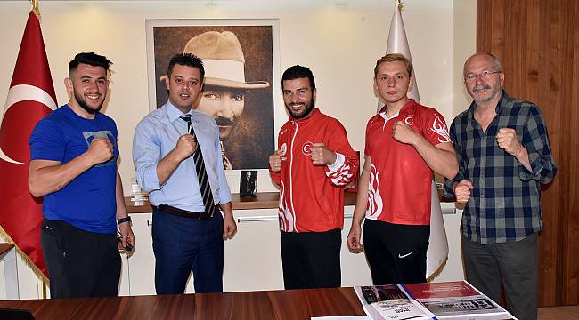 Muaythai Şampiyonlarından Başkan Sarıkurt'a Ziyaret