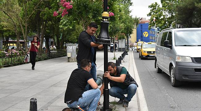 Omurtak Caddesi'ndeki Eski Direkler Değişiyor