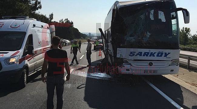 Yolcu Otobüsü Yakıt Tankerine Çarptı, 12 Yaralı