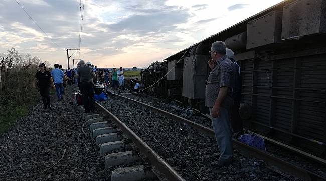 Çorlu'da Yolcu Treni Devrildi, Çok Sayıda Ölü ve Yaralı var