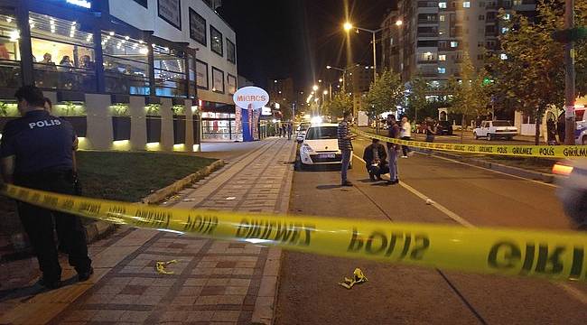 Cadde Ortasında Silahlı Kavga, 2 Yaralı