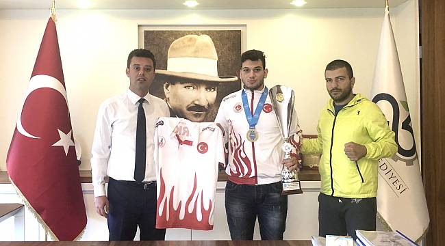 Şampiyon Milli Sporcumuzdan Başkan Sarıkurt'a Ziyaret