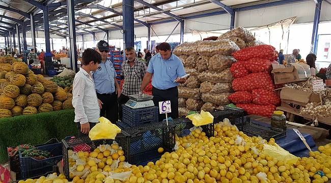 Zabıta Ekipleri Pazar Denetimlerini Sürdürüyor