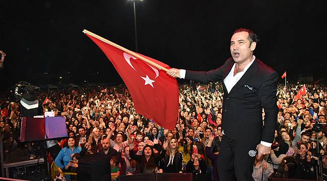 Cumhuriyet Bayramımızı Fener Alayı ve Ferhat Göçer Konseri ile Kutladık