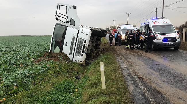 Çöp Kamyonu Devrildi, 3 Yaralı