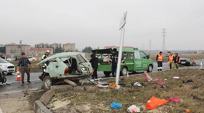 Otomobil İkiye Ayrıldı, 1 Ölü 1 Yaralı