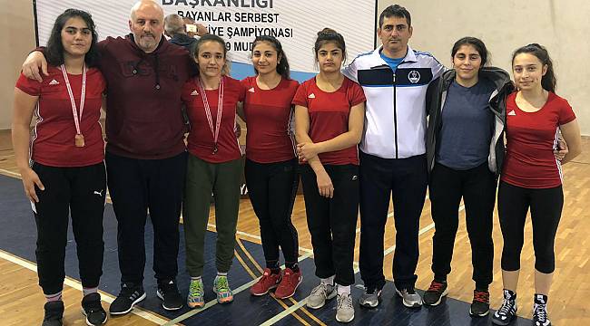 Kadın Güreşçilerimiz Gümüş Madalya İle Döndüler  