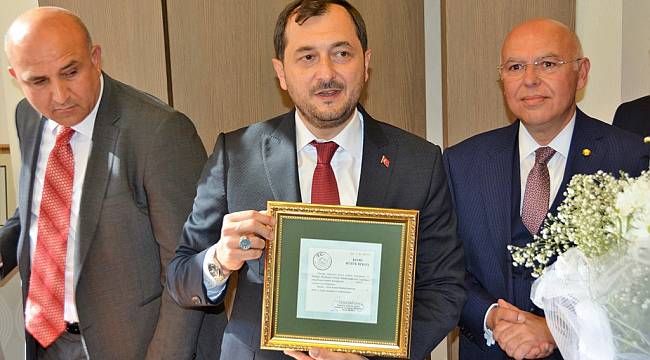 Başkan Yüksel görevi törenle devraldı