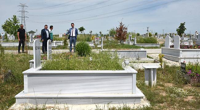 Başkan Sarıkurt Mezarlıkları İnceledi
