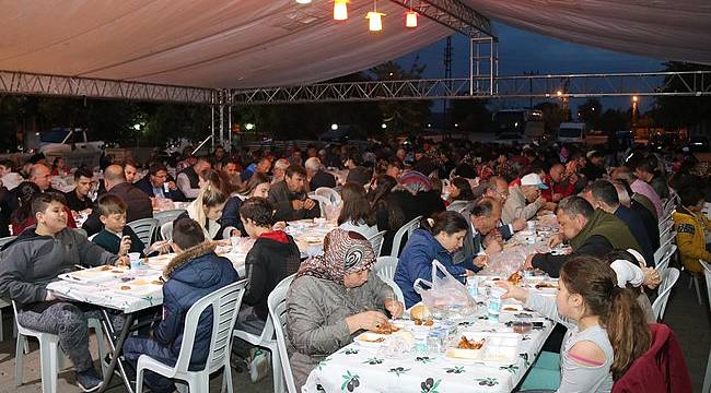 Ergeneliler Esenler Mahallemizde Sevgi Sofralarında Buluştu
