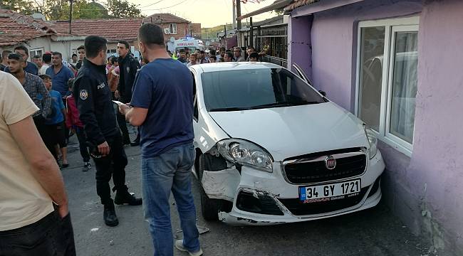 Otomobille Polislere Çarpan Zanlı Yakalandı