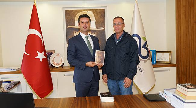Çorlulu Yazar İdris Ay’dan Başkan Sarıkurt’a Ziyaret