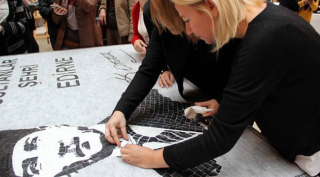 5 Bin Taşla Atatürk'ün Resmedildiği Mozaik Tablo Yapıldı