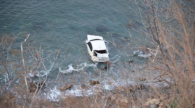 Denize Düşen Otomobilin Sürücüsü Ağır Yaralandı