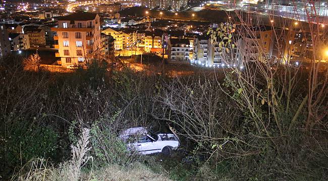Kocaeli'de Otomobil Şarampole Uçtu, 1'i Ağır 3 Yaralı