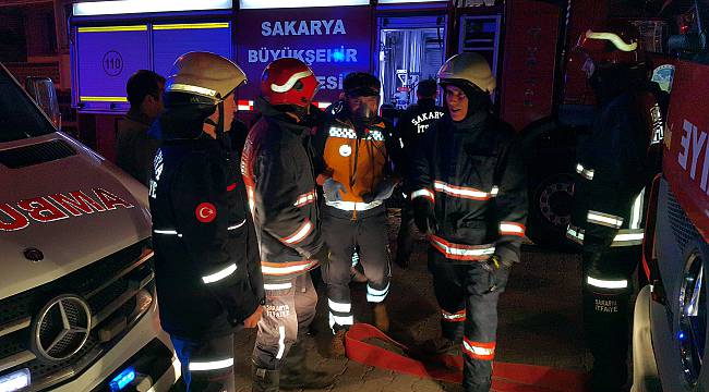 Komşuda Çıkan Yangından Etkilenen 4 kişi Hastaneye Kaldırıldı