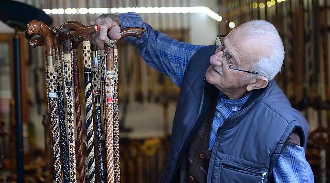Nihat Ustanın "özellikli" Bastonları İlgi Görüyor