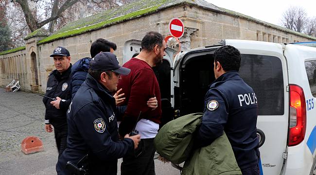 Selimiye'nin Minberinden İnmeyen Şüpheli Polis Tarafından İndirildi
