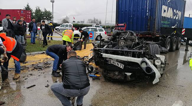 TIR'lar Çarpıştı, Yol Trafiğe Kapandı