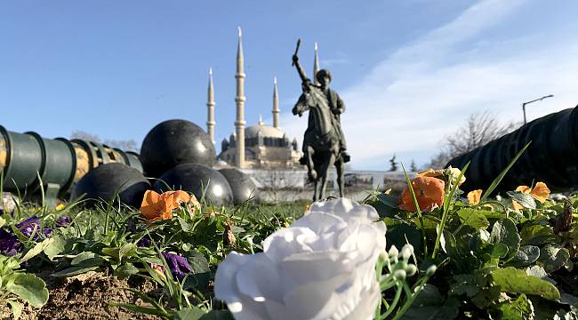 Turistler, Aralık Ayında Güneşli Havanın Tadını Çıkardı