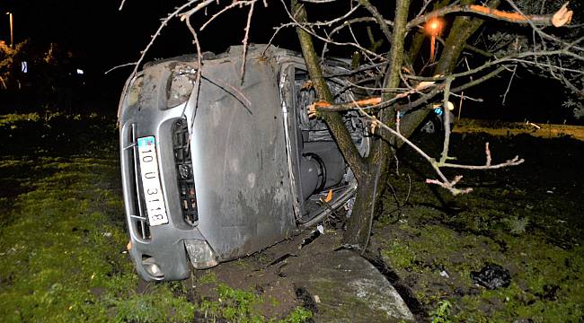 Balıkesir'de Otomobil Şarampole Devrildi: 1 ölü, 2 Yaralı
