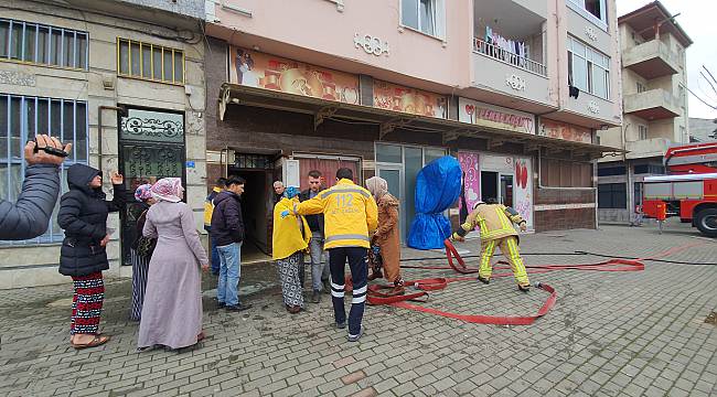 Depo Yangınında 10 Kişi Dumandan Etkilendi