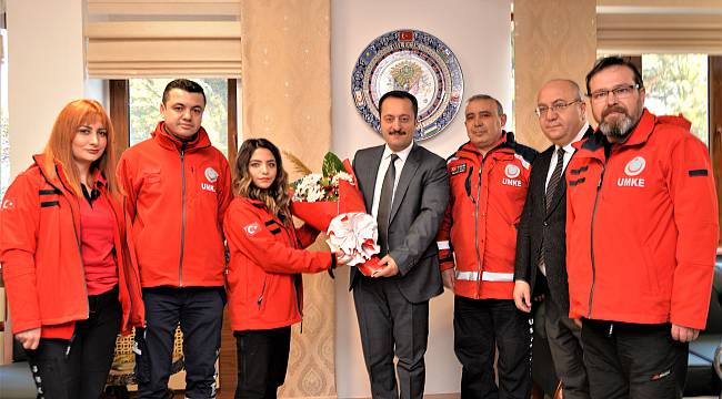 Enkazdan Küçük Kızı ve Annesini Kurtaran UMKE Personeli Yaşadıklarını Anlattı