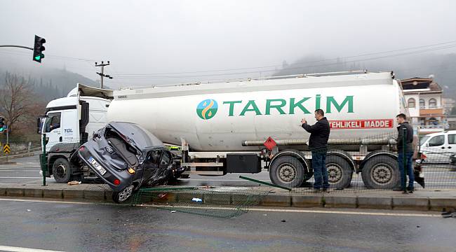 Kocaeli'de Tanker İle Otomobil Çarpıştı: 3 Yaralı