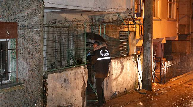 Küçükçekmece'de Bıçaklı Kavga, 3 Yaralı