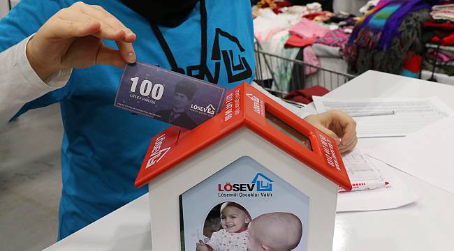 LÖSEV'in İyilik Çarşısı Açıldı