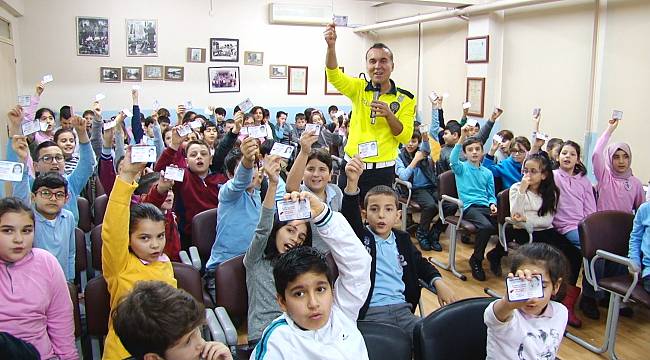 Öğrenci ve Velilere Trafik Eğitimi Verildi