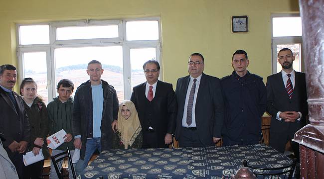 Öğrenciler Karnelerini Kahvehanede Aldı