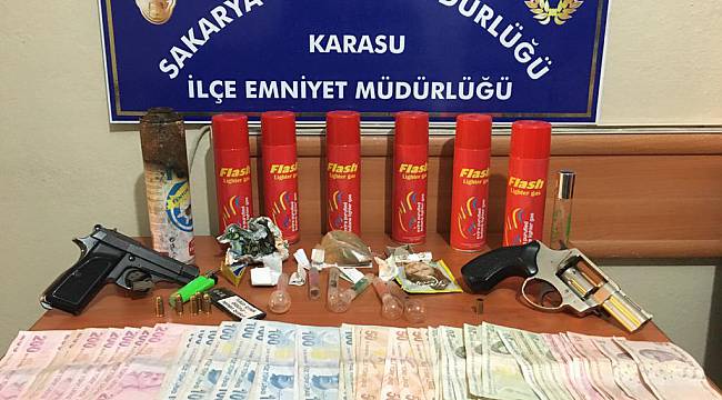 Sakarya'da Uyuşturucu Ticareti Yapan 2 Zanlı Tutuklandı