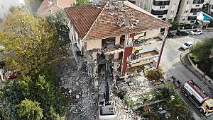 Büyükçekmece'de risk taşıyan 4 bina yıkıldı