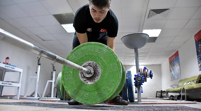 "Fırça Sapı" İle Başladığı Halterde Olimpiyatları Hedefliyor