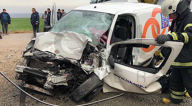 Hafif Ticari Araç Park Halindeki Hafriyat Kamyonuna Çarptı