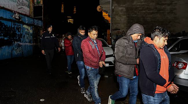 İstanbul'da 135 Düzensiz Göçmen Yakalandı