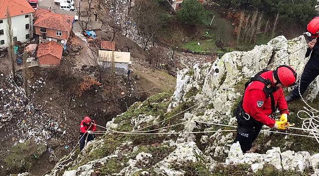 Kayalıklarda Mahsur Kalan Keçiler İtfaiye Ekiplerince Kurtarıldı