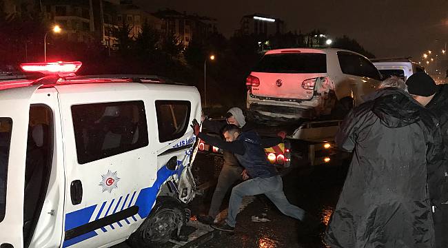 Maltepe'de Zincirleme Trafik Kazasında 4 Kişi Yaralandı