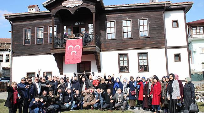 MHP Adapazarı İlçe Teşkilatı Taraklı'da Buluştu