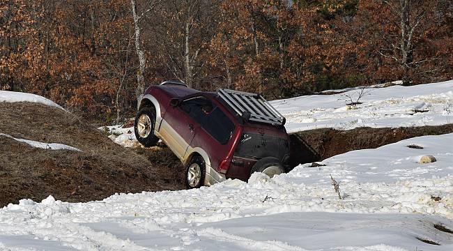 Off-Road Tutkunları Kar ve Çamur Kaplı Parkurda Sürüş Keyfi Yaşadı