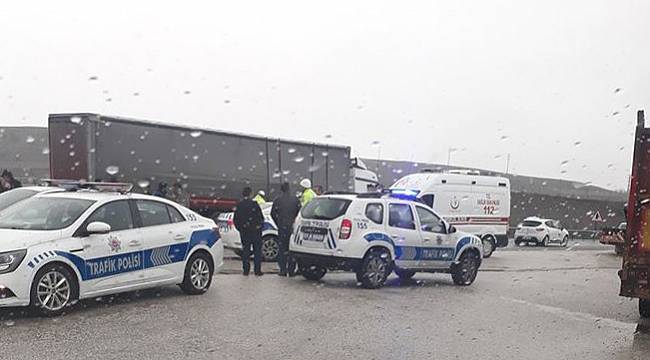 Otomobillin Tıra Çarpması Sonucu 1 Kişi Öldü