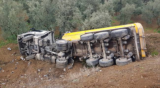 Şarampole Devrilen Tırdan Yara Almadan Kurtuldu