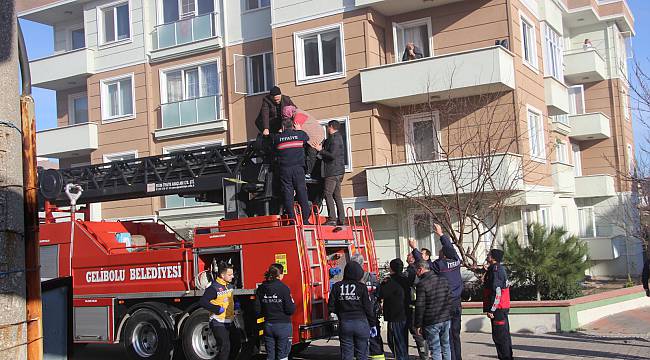Yangında Mahsur Kalan 10 Kişi Kurtarıldı