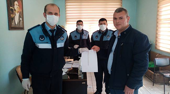 Ambulans Şoförü Pazarda Bulduğu Altın Kolyeyi Zabıtaya Teslim Etti