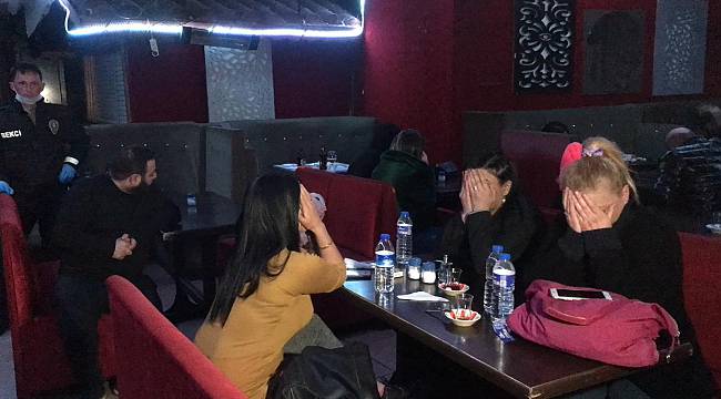 Bursa'da Yasağa Uymayan Gece Kulübünde 20 Kişi Yakalandı