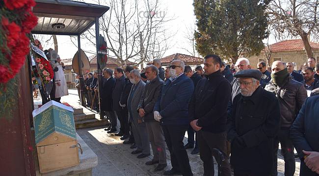 Cenaze Namazını Bir Metre Mesafeyle Saf Tutarak Kıldılar