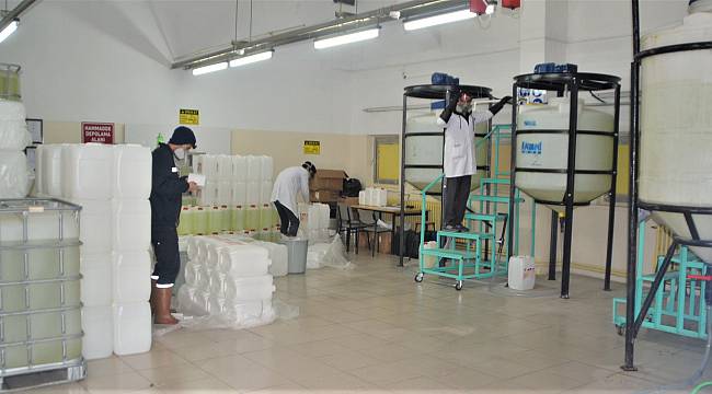Lise Öğrencileri 15 Günde 100 Ton Dezenfektan Üretti