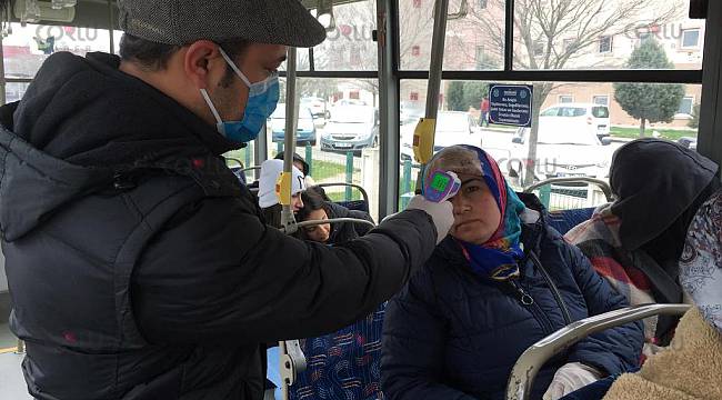 Otobüs Şoförleri ve Yolcuların Ateşleri Ölçülüyor